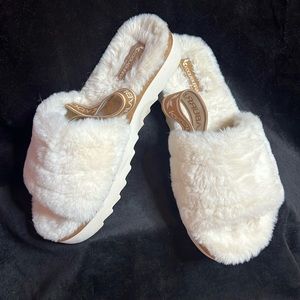Koolaburra by UGG slipper size 7 NEW